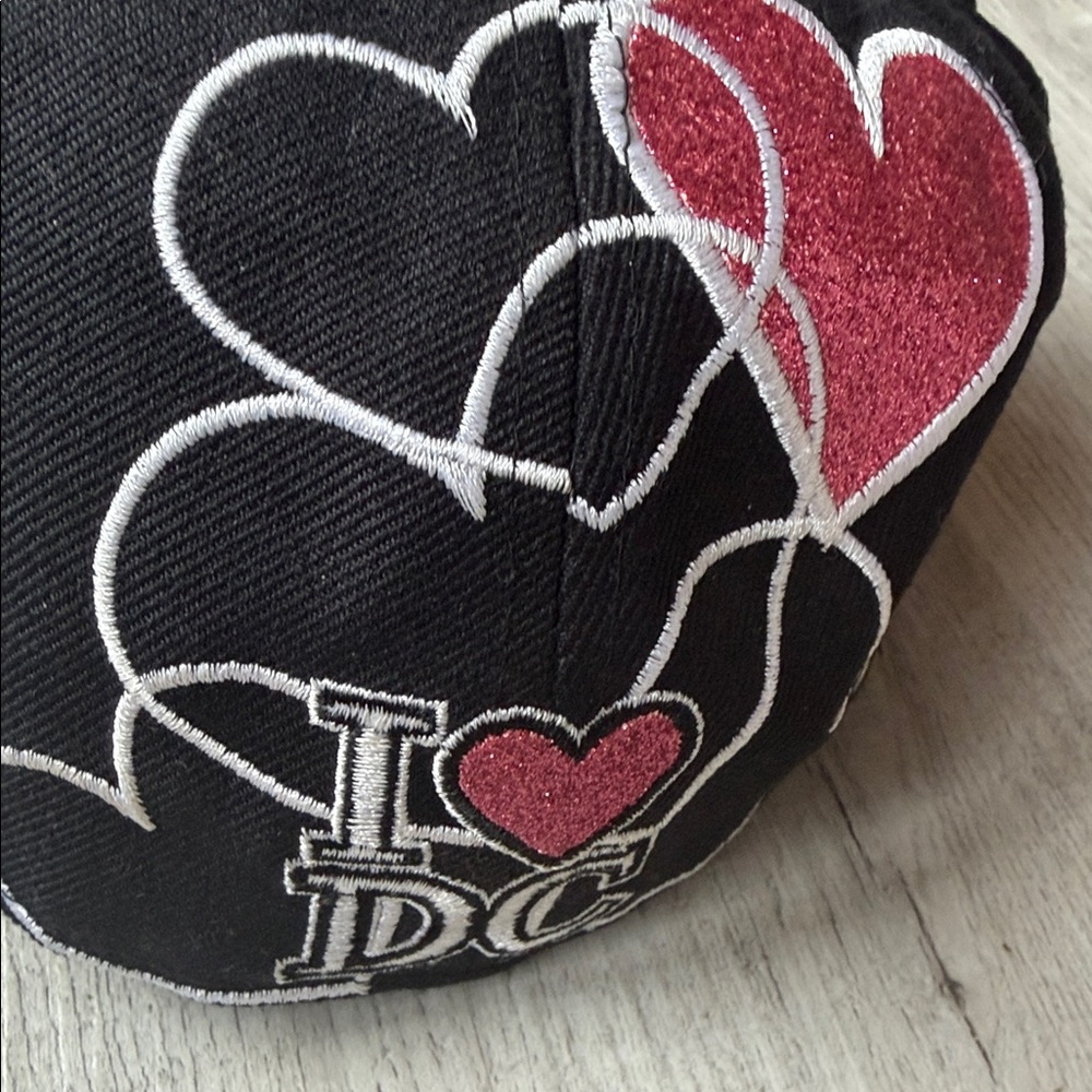 Black and Pink Heart Embroidered Cap - Picture 3 of 10